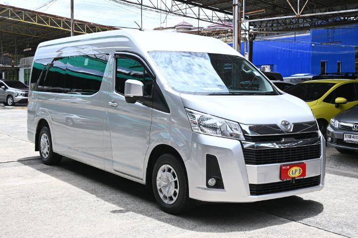 รถ Toyota Commuter 2.8 สี เทา