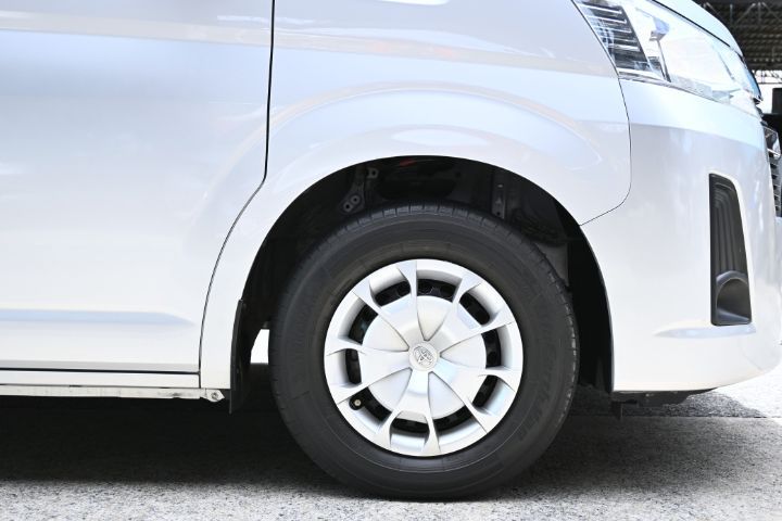 Toyota Commuter 2022 2.8 Van ดีเซล เกียร์อัตโนมัติ เทา รูปที่ 4