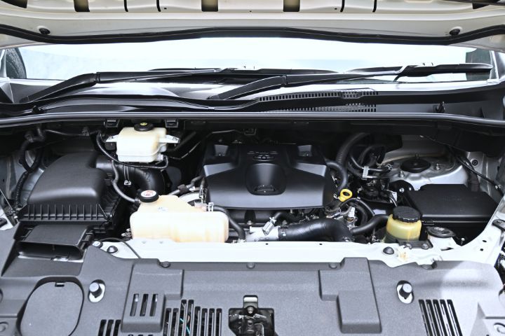 Toyota Commuter 2022 2.8 Van ดีเซล เกียร์อัตโนมัติ เทา รูปที่ 3