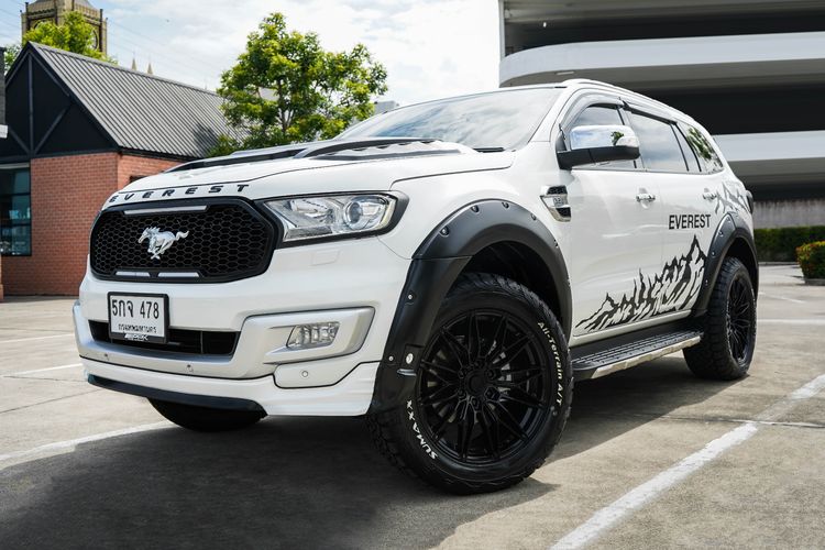 รถ Ford Everest 3.2 Titanium+ 4WD สี ขาว