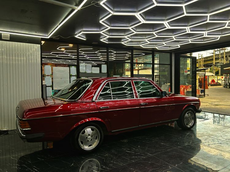 รถ Mercedes-Benz รุ่นอื่นๆ รุ่นย่อยอื่นๆ สี แดง
