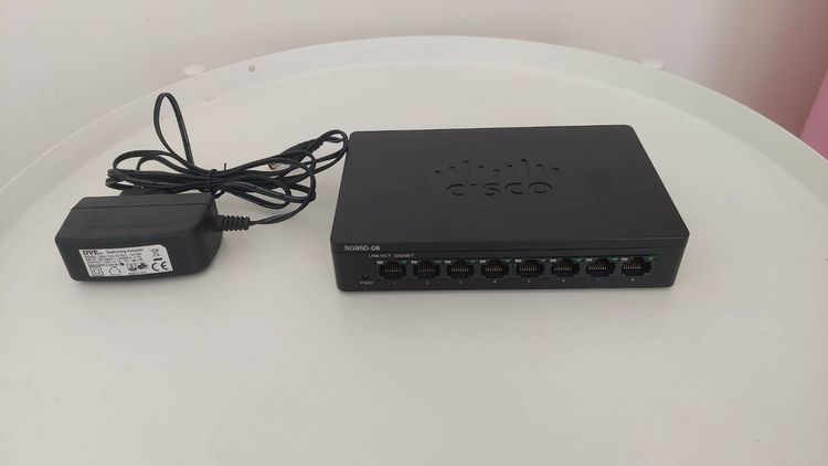 อุปกรณ์เครือข่าย Cisco SG95D-08 (8-Port Gigabit Switch) สภาพดี สปีดเต็มกิกะบิต เกรดพรีเมียม