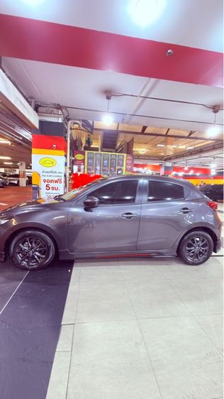Mazda Mazda 2 2022 1.3 Skyactiv-G S Sports Sedan เบนซิน ไม่ติดแก๊ส เกียร์อัตโนมัติ เทา รูปที่ 3