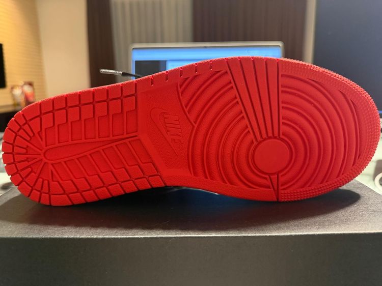 Jordan 1 low black light smoke grey gym red รูปที่ 5