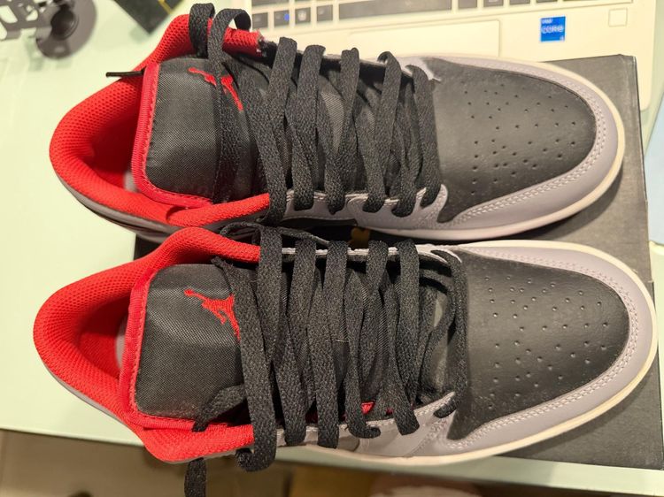 Jordan 1 low black light smoke grey gym red รูปที่ 6