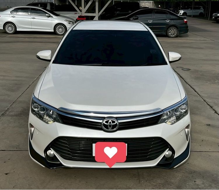 รถ Toyota Camry 2.0 G สี ขาว