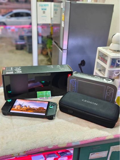 - เครื่องเล่นเกม Lenovo Legion Go  512GB