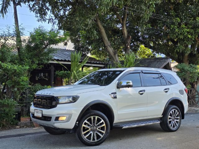 รถ Ford Everest 2.0 Bi-Turbo Titanium+ 4WD สี ขาว