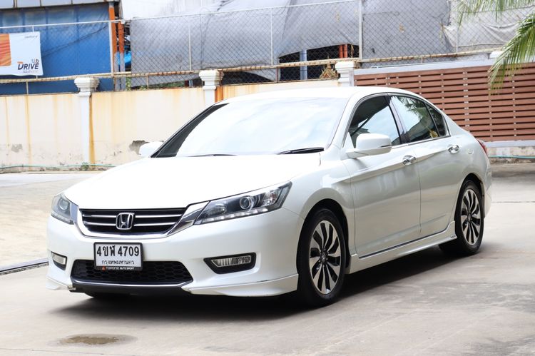 รถ Honda Accord 2.0 EL สี ขาว
