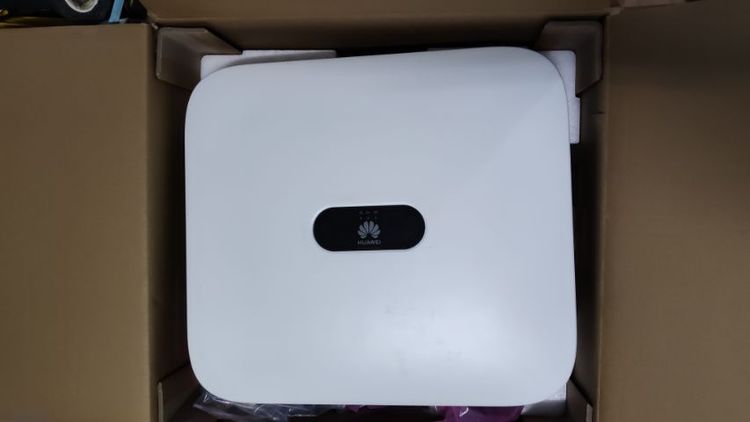 ขอส่งต่อ อินเวอร์เตอร์ หัวเว่ย 5kW 3 เฟสครับ  ใช้งานมา 3 ปี สภาพดี