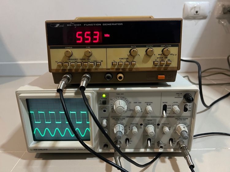 Oscilloscope Hitachi 20 MHz แถม Function Gen