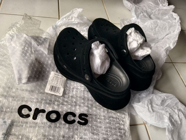 อื่นๆ รองเท้าผู้หญิงCrocs แท้จากช็อป ไม่ต่างจากของใหม่