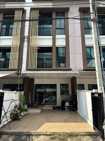 ขายถูก บ้านกลางเมือง กัลปพฤกษ์ ทาวน์โฮม 3 ชั้น บิ้วอินทั้งหลัง พร้อมเข้าอยู่ บนทำเลใจกลางรถไฟฟ้า 2 สาย BTS บางหว้า และ MRT สถานีบางแค