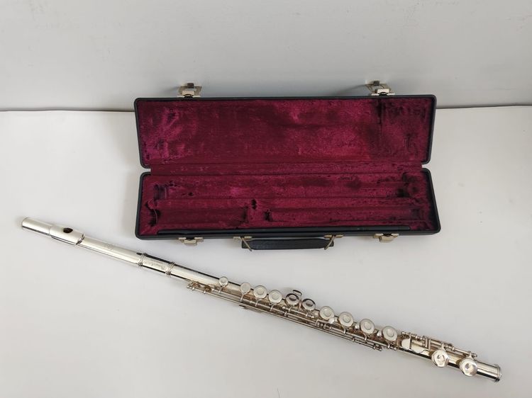 Flute ยี่ห้อ Gemeinhardt รุ่น 2sp(Silver Plated)made in U.S.A. สภาพดี