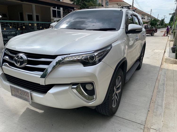 Toyota Fortuner 2015 2.4 V Utility-car ดีเซล เกียร์อัตโนมัติ ขาว รูปที่ 2