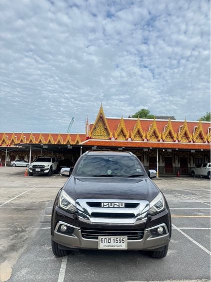 รถ Isuzu MU-X 3.0 สี น้ำตาล