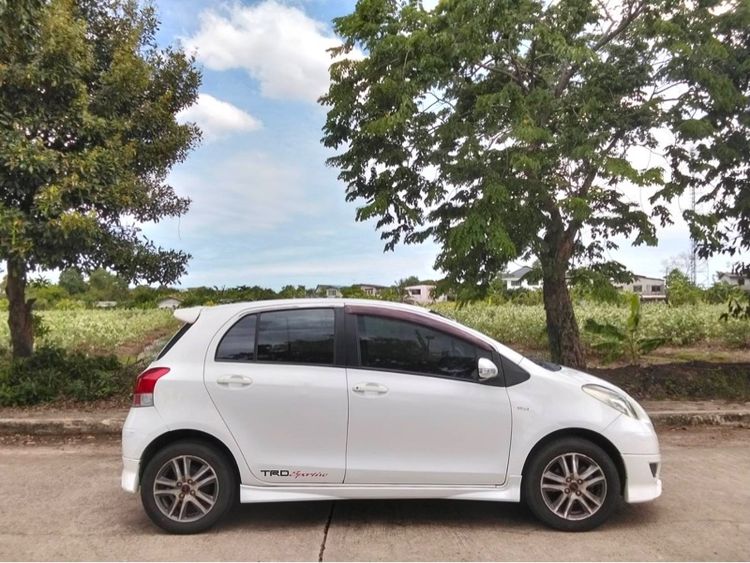 รถ Toyota Yaris 1.5 TRD Sportivo สี ขาว