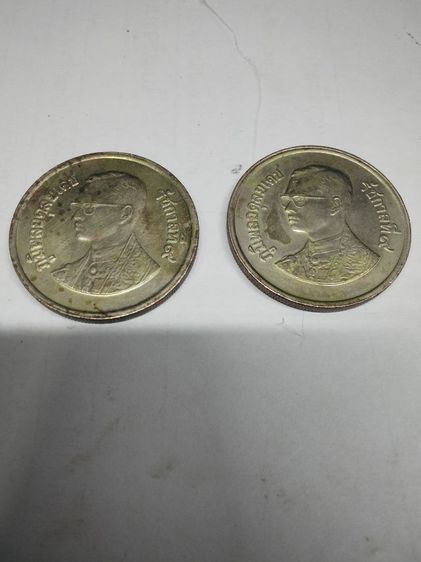 เหรียญกษาปณ์ 5บาท ปี2525 ครุฑตรง ราคาเหรียญละ750บาทครับ รูปที่ 2