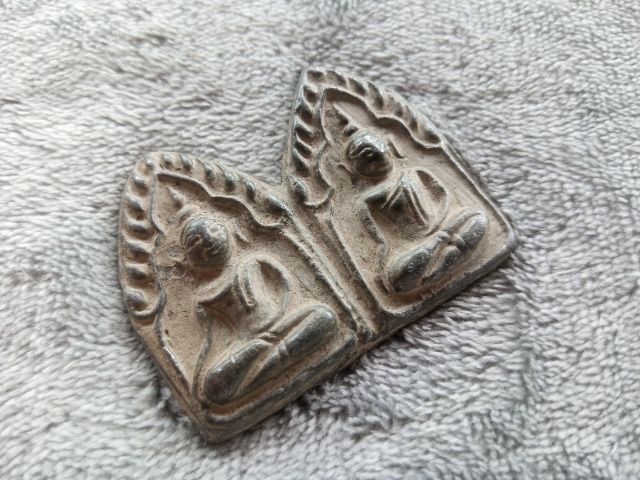 ขุนแผนพรายคู่ หลวงพ่อกวย ชุตินธโร (เนื้อตะกั่วลองพิมพ์) รูปที่ 2