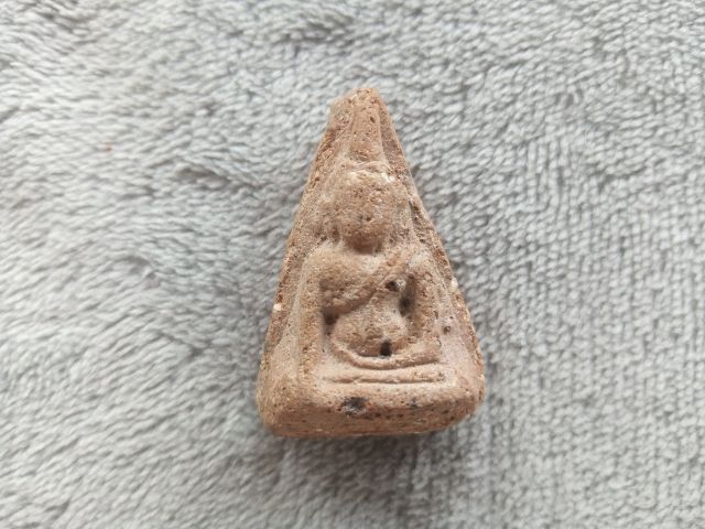 พระนางพญา (เนื้อดิน)