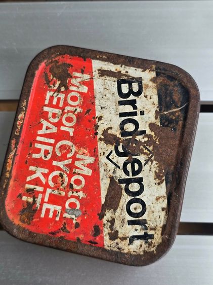 กล่องวินเทจอังกฤษ Bridgeport Motor Cycle Repair Kit กระป๋องเหล็กใส่ชุดปะยางรถจักรยานยนต์แบบวินเทจ