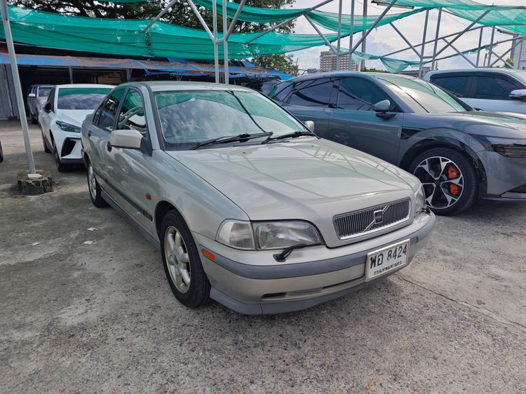 รถ Volvo V40 2.0 สี เทา