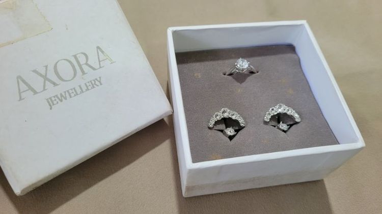 อัญมณี แหวนและต่างหู Axora jewelly