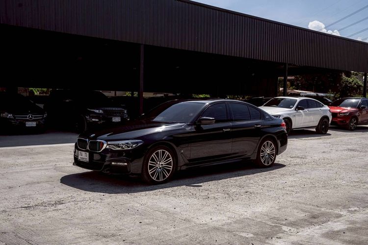 รถ BMW Series 5 530e สี ดำ