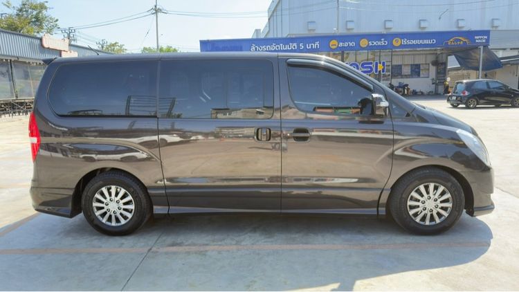 Hyundai H-1  2017 2.5 Deluxe Van ดีเซล ไม่ติดแก๊ส เกียร์อัตโนมัติ น้ำตาล รูปที่ 3