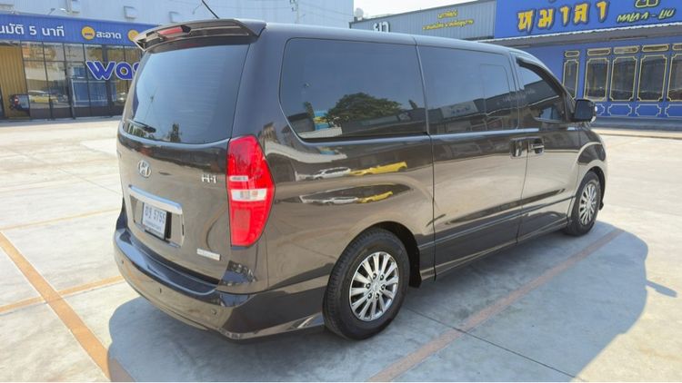 Hyundai H-1  2017 2.5 Deluxe Van ดีเซล ไม่ติดแก๊ส เกียร์อัตโนมัติ น้ำตาล รูปที่ 4