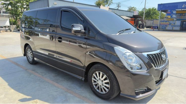Hyundai H-1  2017 2.5 Deluxe Van ดีเซล ไม่ติดแก๊ส เกียร์อัตโนมัติ น้ำตาล รูปที่ 2