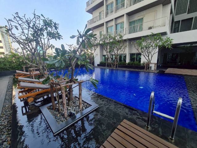 ตกแต่งครบ Noble Development 2010 ไม่อนุญาต ใช่ ขาย Noble Aura ราคาดีที่สุดเพียง 13.9 ล้านบาท 2 ห้องนอน 2 ห้องน้ำ ชั้น 12 ราคานี้จะหาได้ที่ไหนนอกจากที่นี่ติดต่อผึ้งรติ 061-9419-639 รูปที่ 4