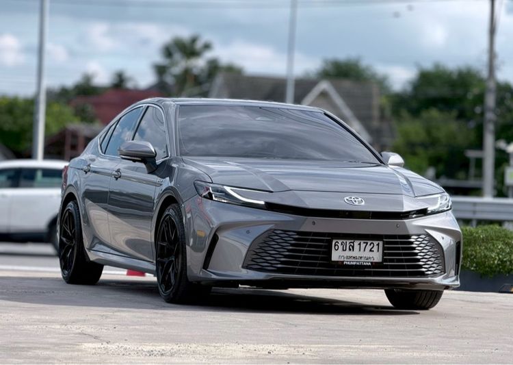 Toyota Camry 2025 2.5 HEV Premium Luxury Sedan ไฮบริด ไม่ติดแก๊ส เกียร์อัตโนมัติ เทา รูปที่ 3
