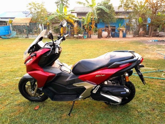 2022 มอเตอร์ไซ Honda Adv160 สีแดงดำ