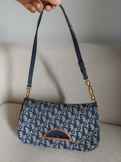 กระเป๋าคล้องไหล่ Christian Dior