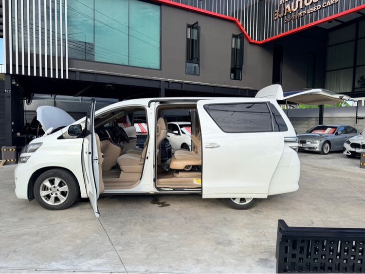 รถ Toyota Vellfire 2.4 V สี ขาว