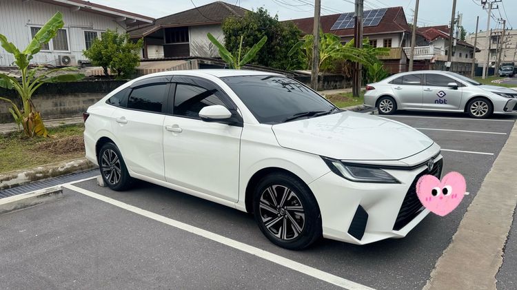 รถ Toyota Yaris ATIV 1.2 Smart สี ขาว