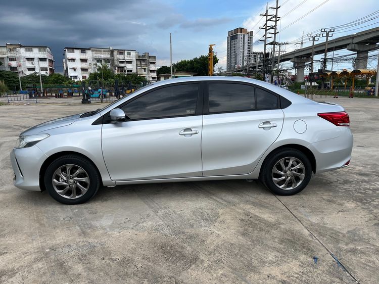 Toyota Vios 2017 1.5 E Sedan เบนซิน ไม่ติดแก๊ส เกียร์อัตโนมัติ บรอนซ์เงิน รูปที่ 4