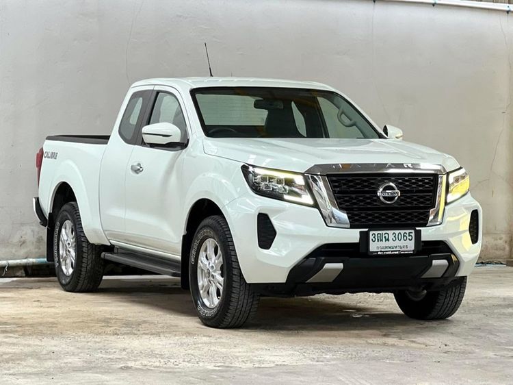 รถ Nissan Navara 2.3 Calibre E สี ขาว