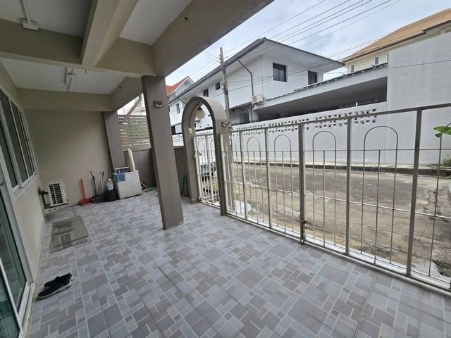 ให้เช่า ทาวน์เฮาส์2ชั้น 28 ตรว. ถนนประชาชื่น เลียบคลองประปา ใกล้แยกประชานุกูล รูปที่ 2
