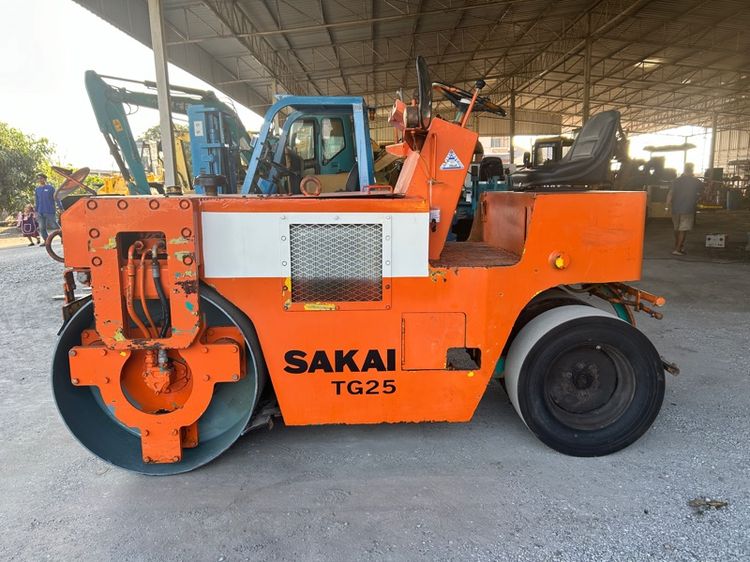รถบดล้อหน้าเหล็กล้อหลังยาง SAKAI  รุ่น TG25  ขนาด 2.5 ตัน  รถเก่านอกนำเข้า   รูปที่ 8