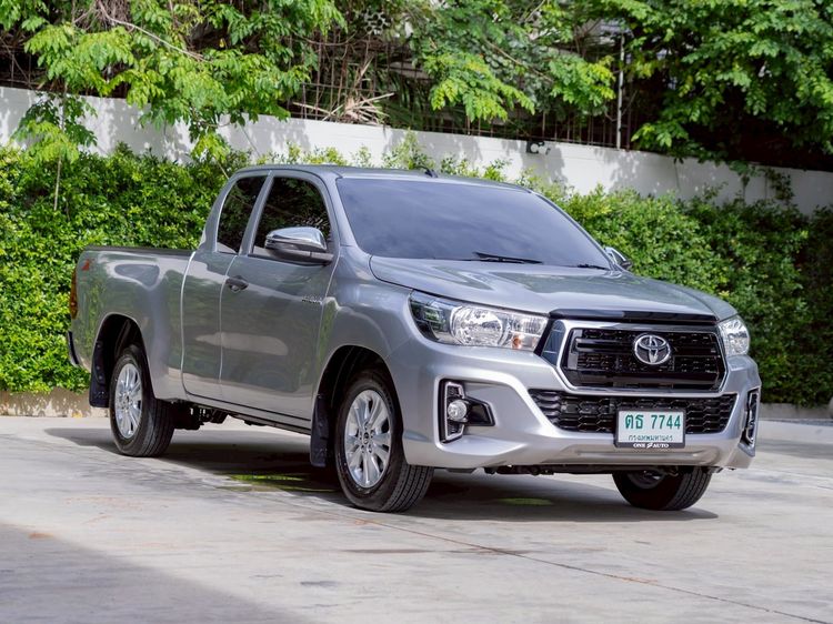 รถ Toyota Hilux Revo 2.4 Z Edition J Plus สี บรอนซ์เงิน