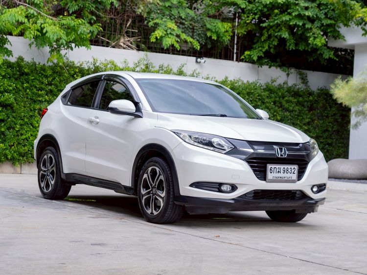 รถ Honda HR-V 1.8 E สี ขาว