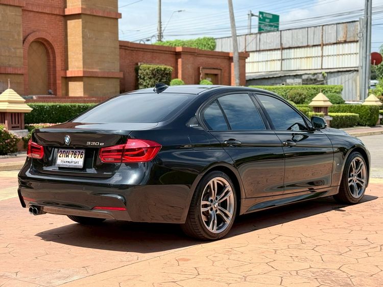 BMW Series 3 2017 330e Sedan เบนซิน เกียร์อัตโนมัติ ดำ รูปที่ 4