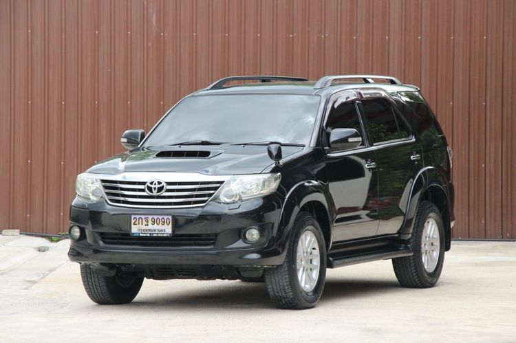 รถ Toyota Fortuner 3.0 V 4WD สี ดำ
