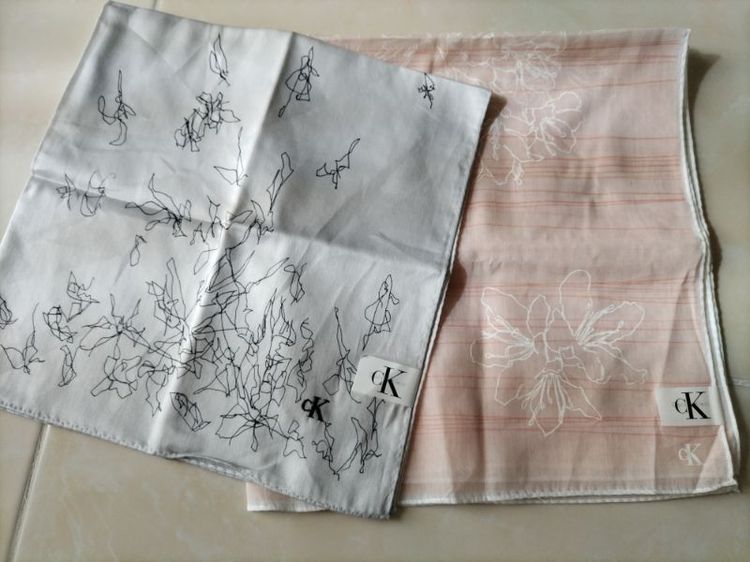 ผ้า​เช็ดหน้า​ Calvin​Klein​ใหม่เอี่ยม​