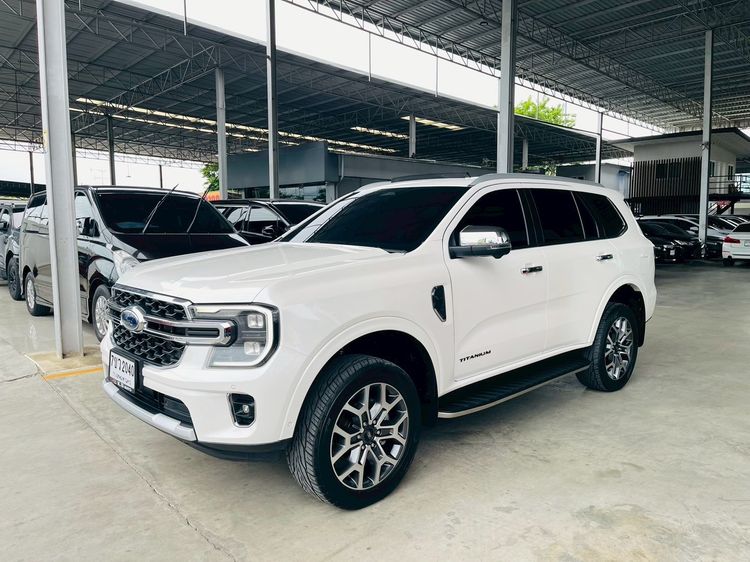 รถ Ford Everest 2.0 Titanium Plus 4WD สี ขาว