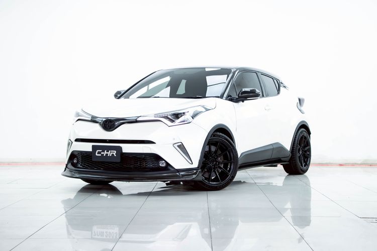 รถ Toyota C-HR 1.8 Entry สี ขาว