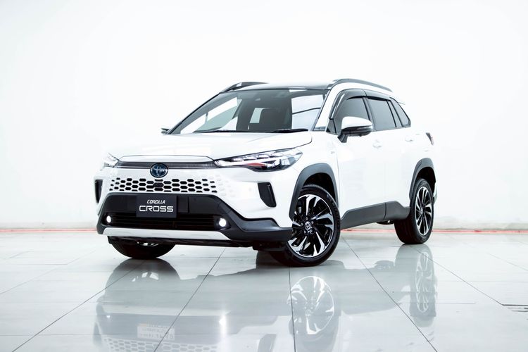 รถ Toyota Corolla Cross 1.8 HEV Premium Luxury สี ขาว