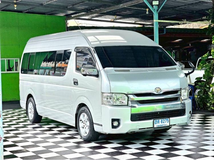 รถ Toyota Commuter 2.5 สี เงิน